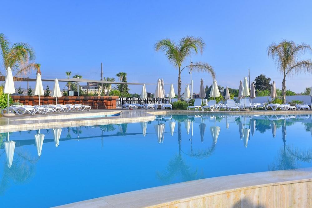 Lebay Beach Hotel Larnaca Bagian luar foto