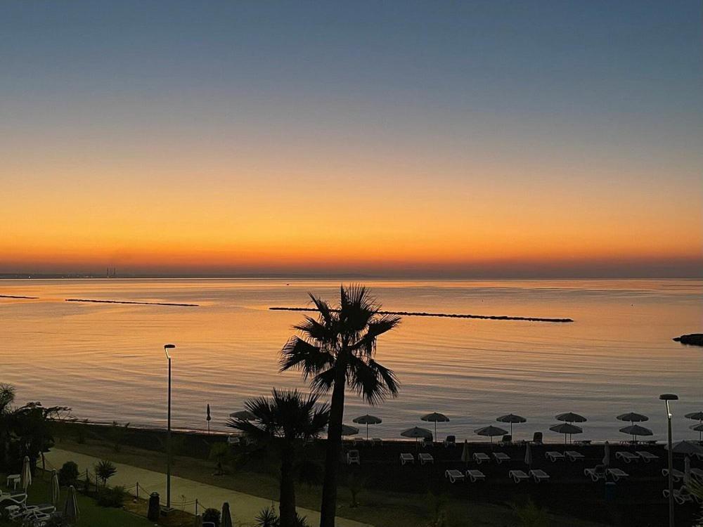 Lebay Beach Hotel Larnaca Bagian luar foto