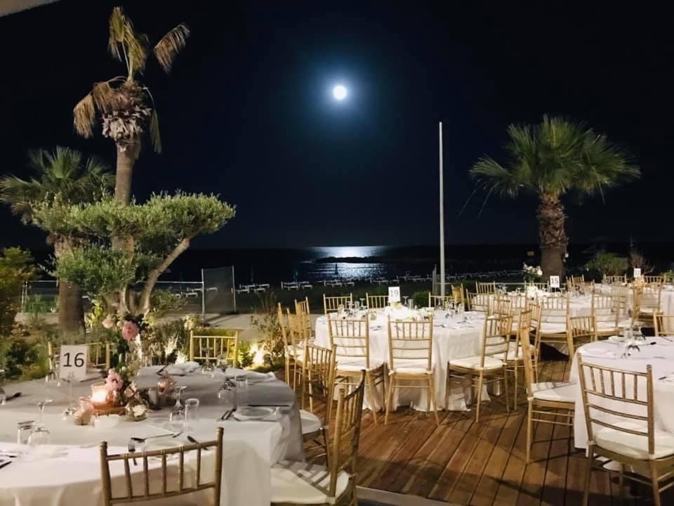 Lebay Beach Hotel Larnaca Bagian luar foto