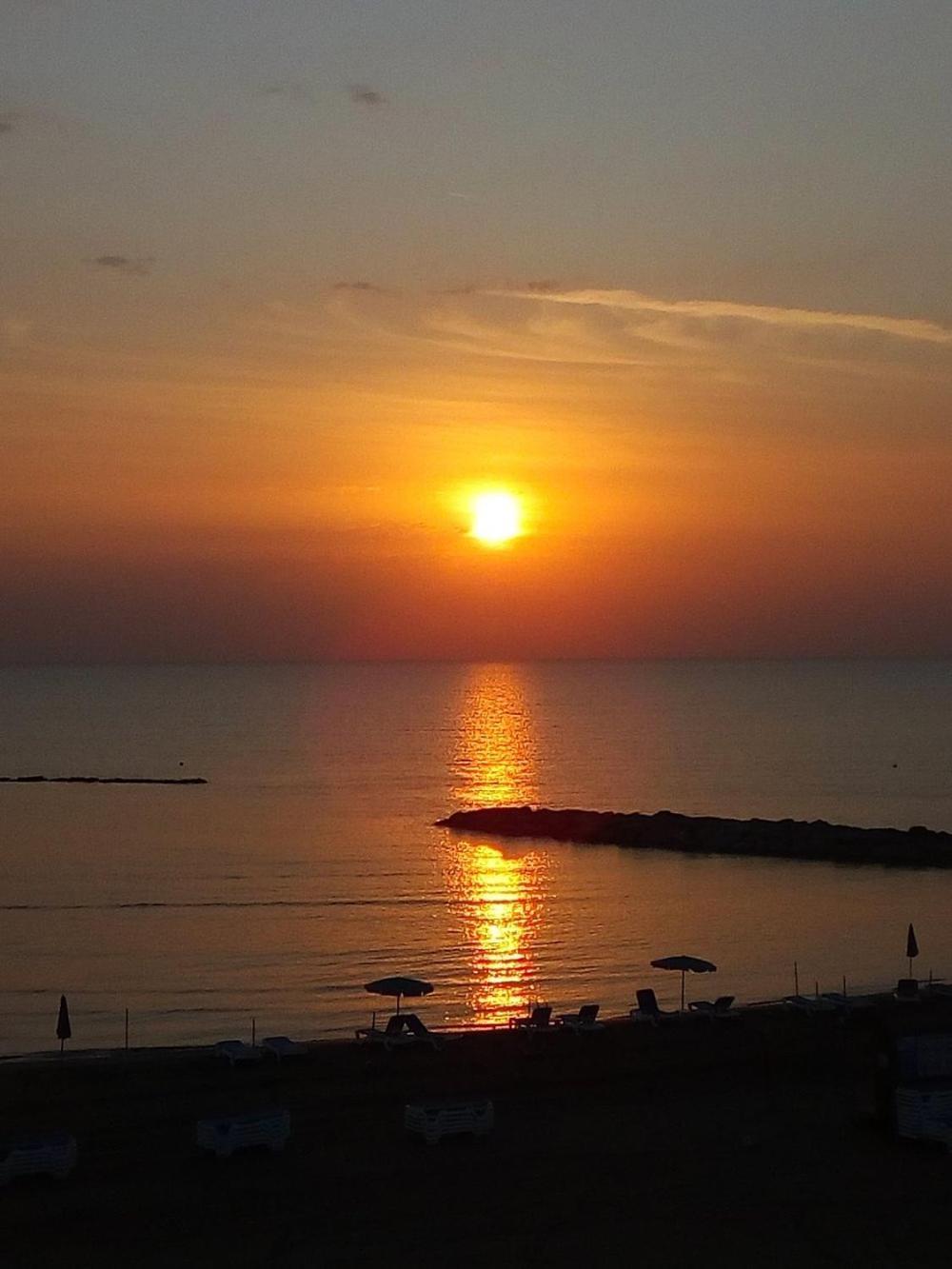 Lebay Beach Hotel Larnaca Bagian luar foto